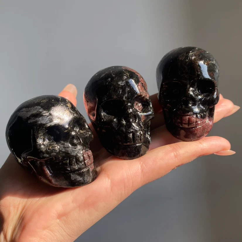 Garnet Skull - Image 2