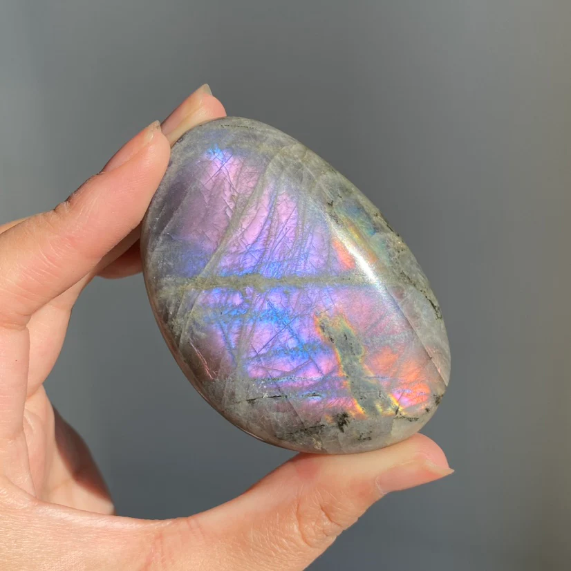 Purple Labradorite Palm Stone - Image 4